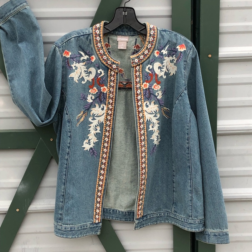 A Chico's jacket. Size 2 but of u know Chicos u know the sizing is odd.